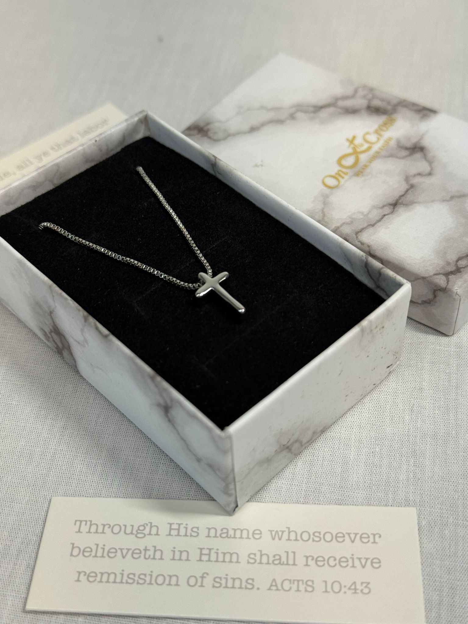 Women’s Small Silver Cross Pendant.