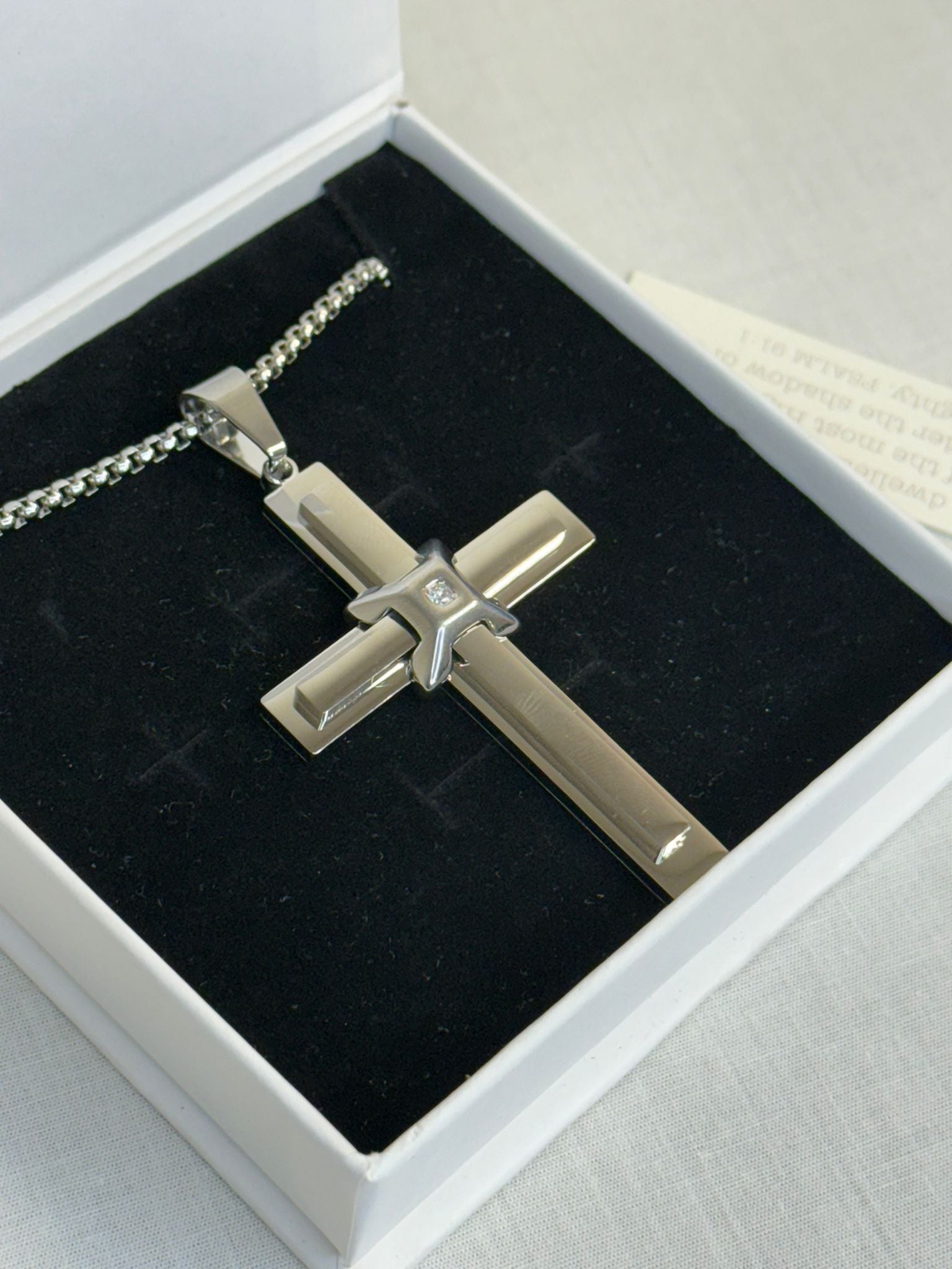 Men’s Vintage Style Stainless Steel Cross Pendant Necklace.