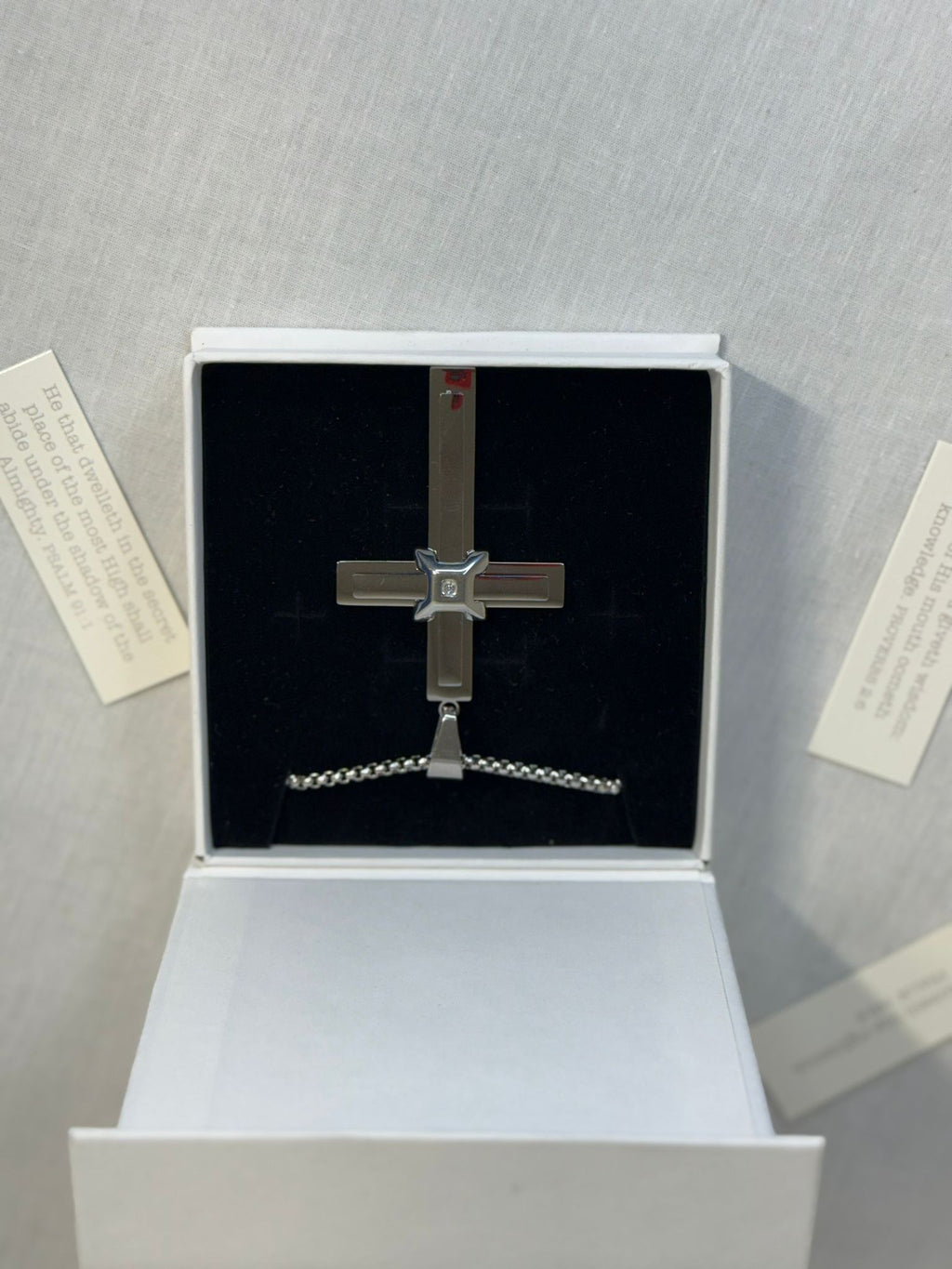 Men’s Vintage Style Stainless Steel Cross Pendant Necklace.