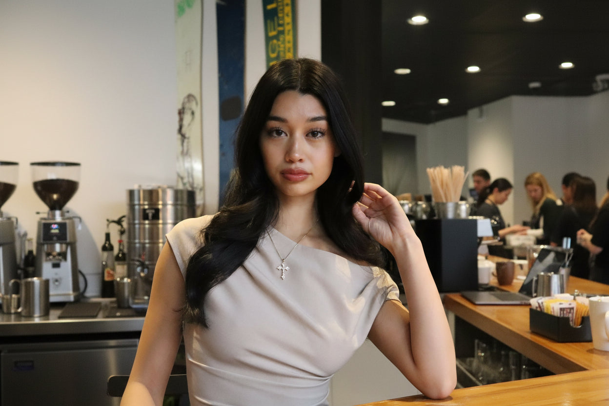 Elegant Women’s Golden-Tone Cross Pendant Necklace.